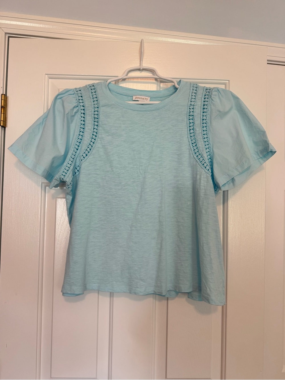 Crown & Ivy size Large Light Blue Puff Sleeve Crochet Trim Tee